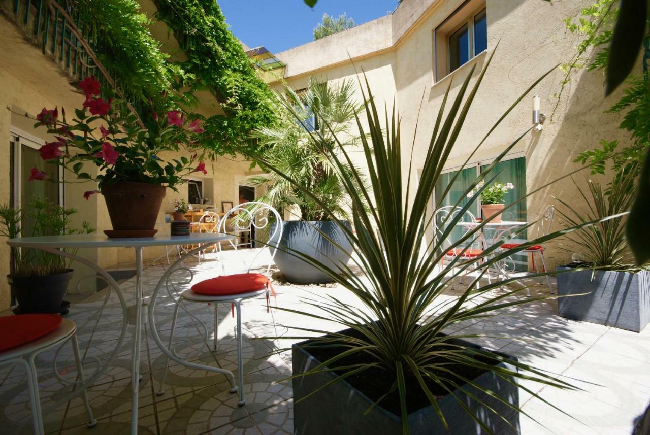 Couette Et Cafe Hotel Montpellier Bagian luar foto